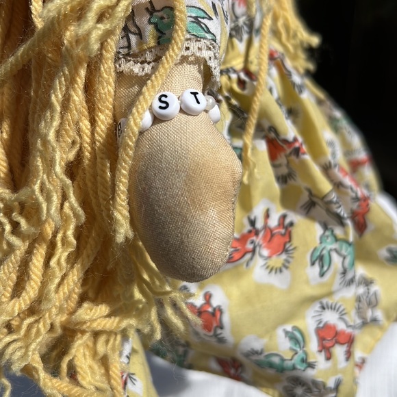 JIM SHORE DOLL KatJan Best Pals Yellow Bunny Dress Doll Designer COLLECTIBLE - Picture 8 of 17